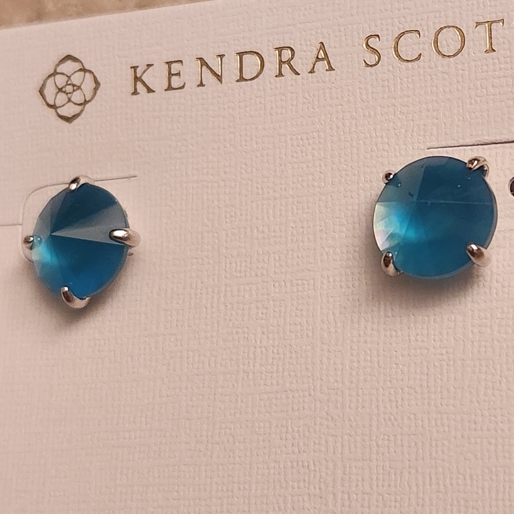 Kendra Scoot Earrings **